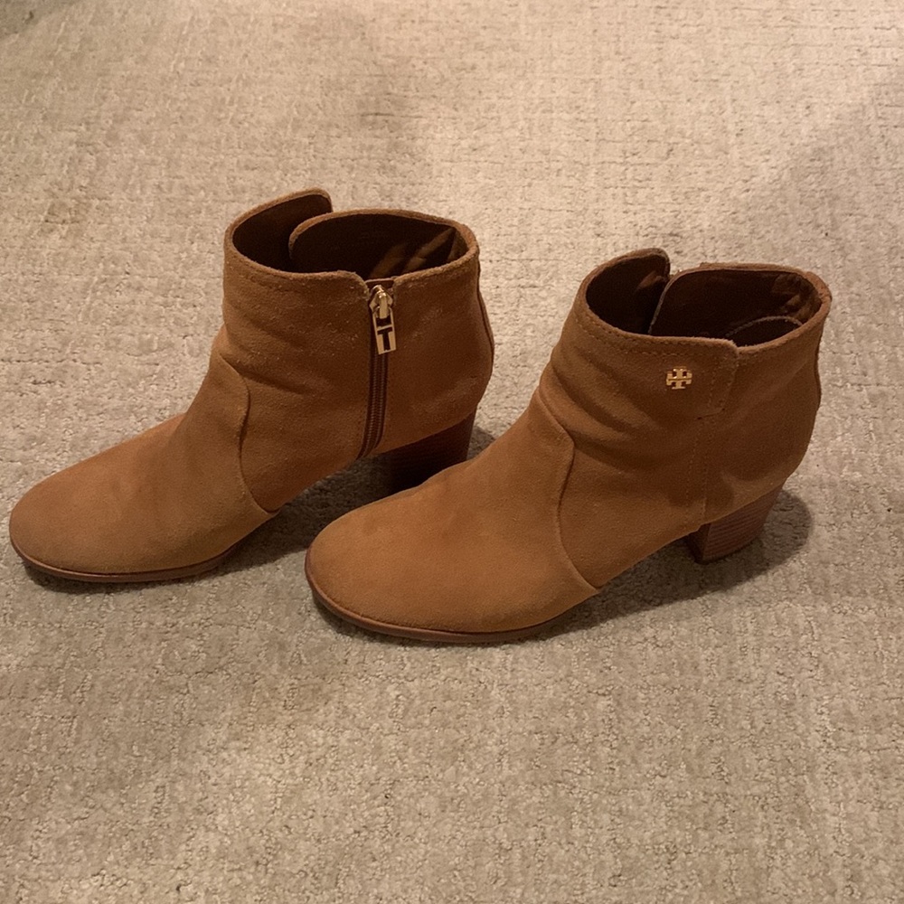 Tory Burch suede ankle boot. - Picture 6 of 16